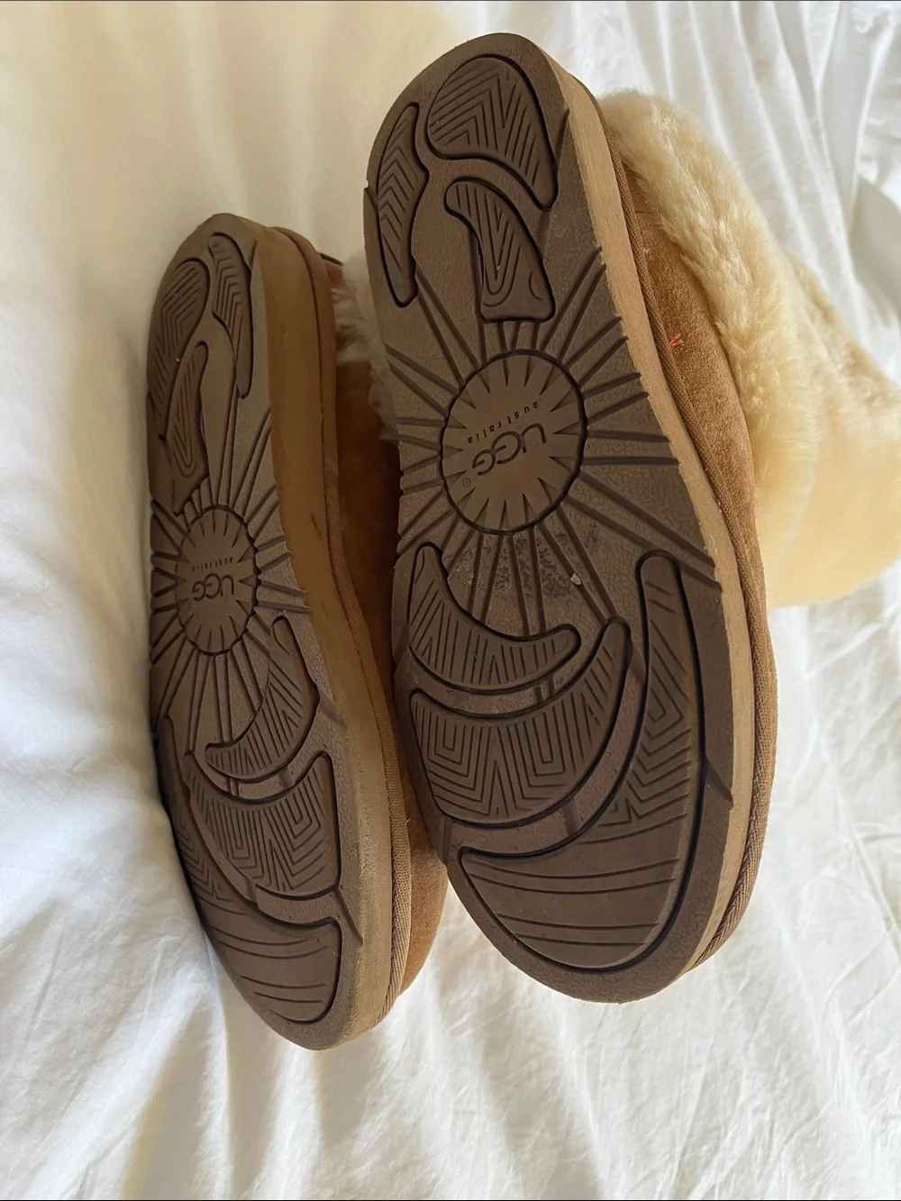 UGG Maylin chestnut suede and Sherling boots in excellent condition size 8